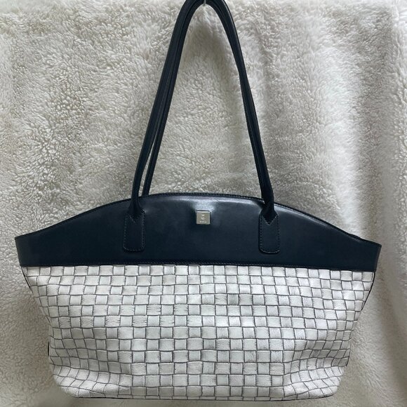 Beautiful, Sophisticated Black/Cream 2-toned Leather Woven Textured Purse by Kem - Picture 3 of 14